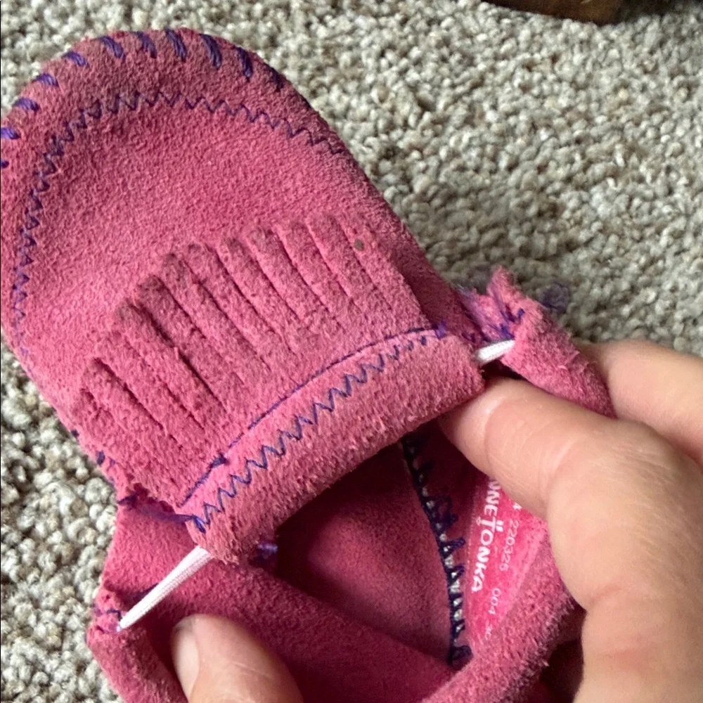 Minnetonka Hot Pink Riley Bootie Kids Suede Moccasins Size 4 baby